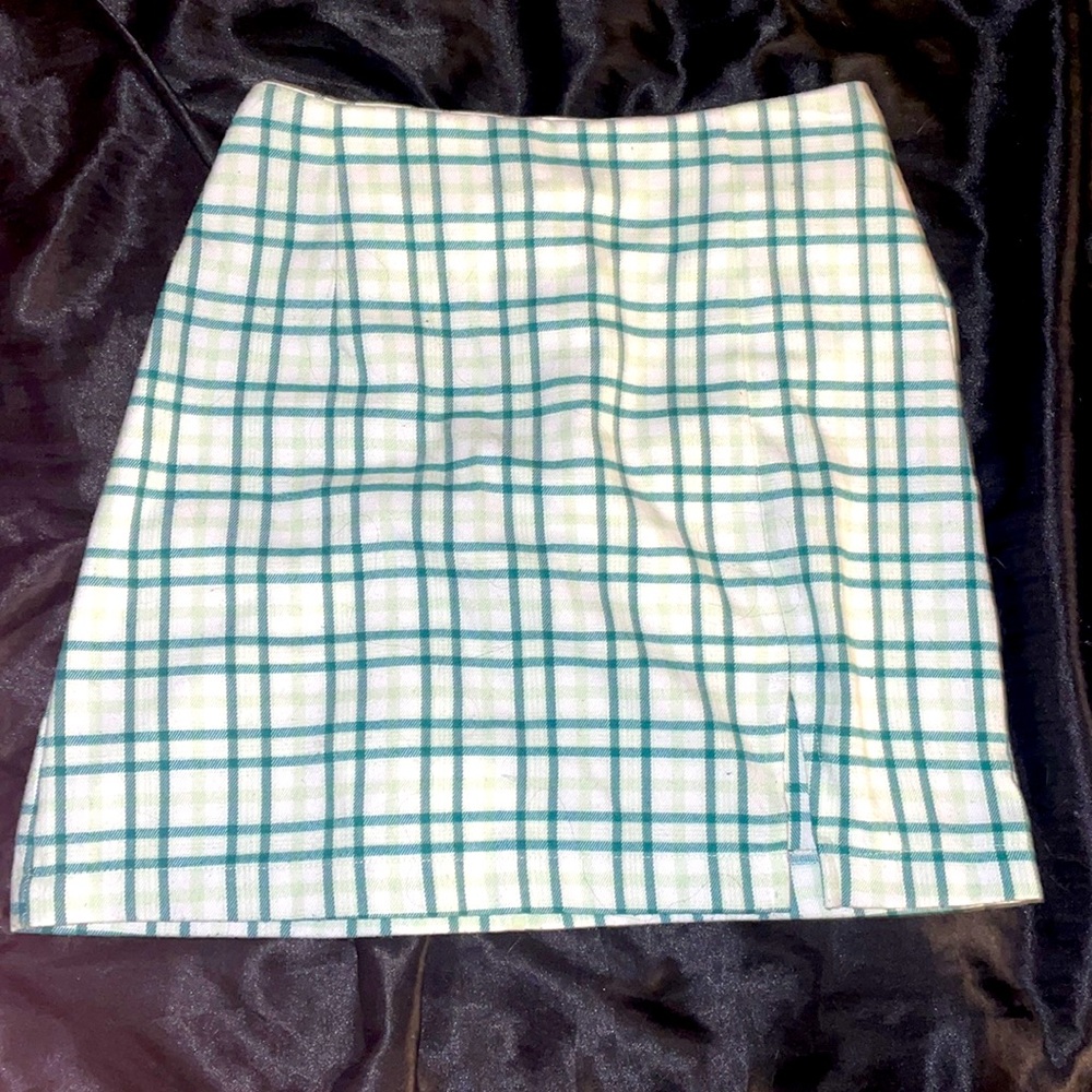 Tight-fitted Skirt with Slit